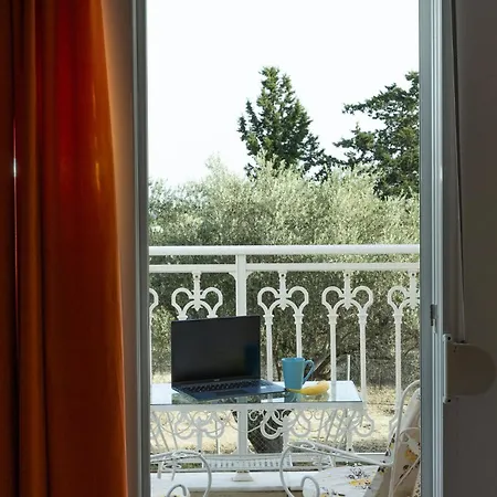 Chelidonia Αφάντου